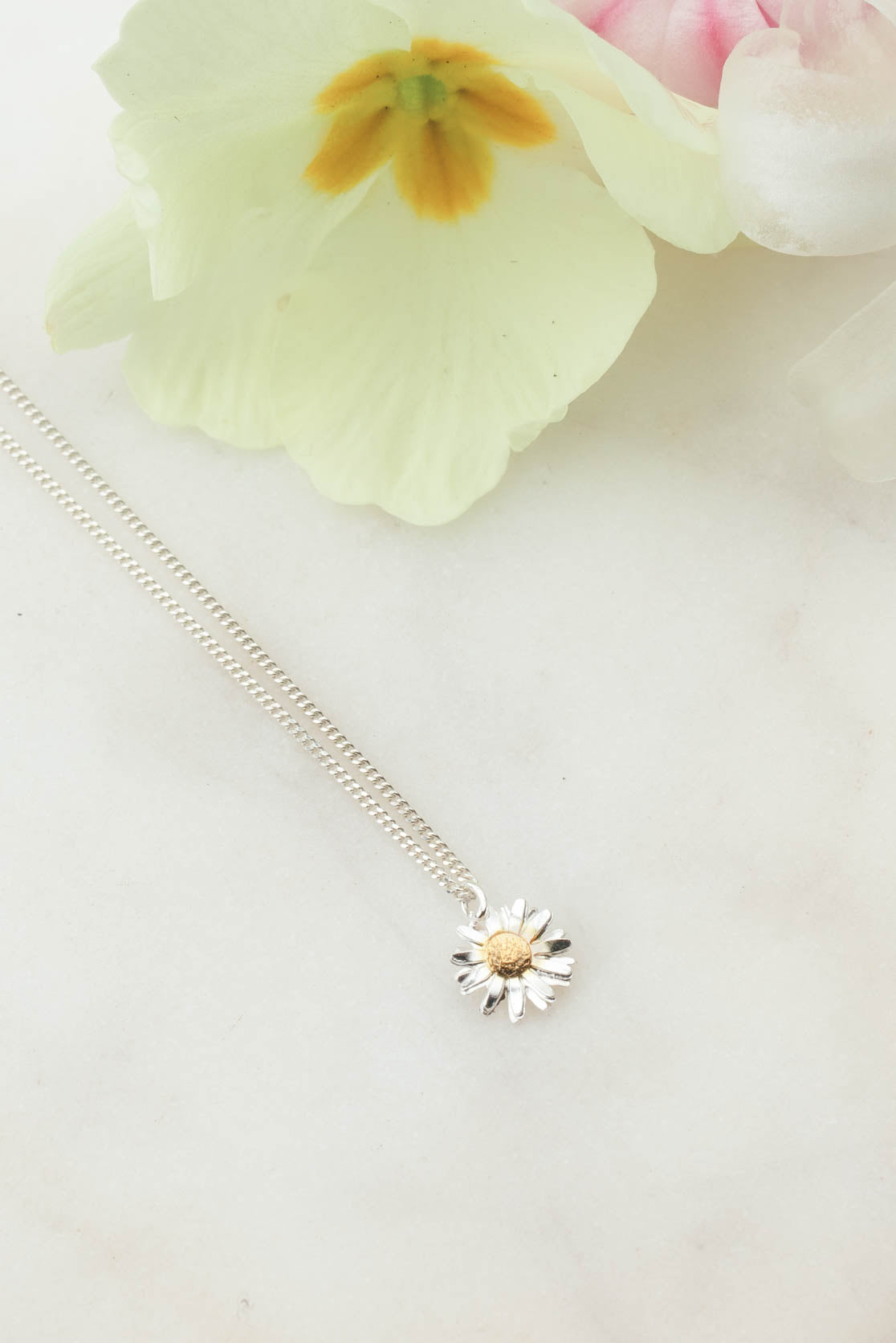 Sterling Silver Daisy Pendant Necklace | Sterling silver | Accessorize UK